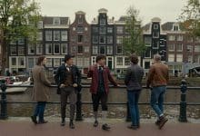 Arte conceitual de uma aventura de ação em Amsterdam no século XVII, com canais, arquitetura histórica e atmosfera de mistério