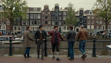 Arte conceitual de uma aventura de ação em Amsterdam no século XVII, com canais, arquitetura histórica e atmosfera de mistério